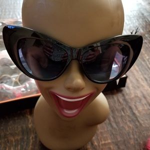 Black or Turtoise Cateye Sunglasses